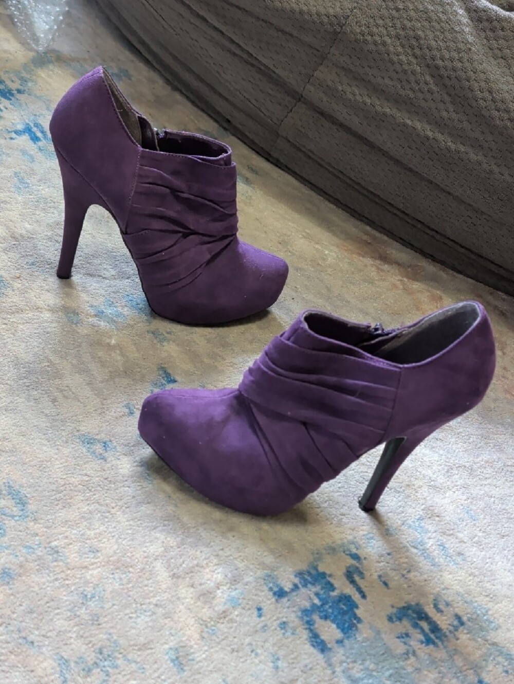 Guess Purple Suede Ruched Ankle Heeled Booties Women's 7.5 US